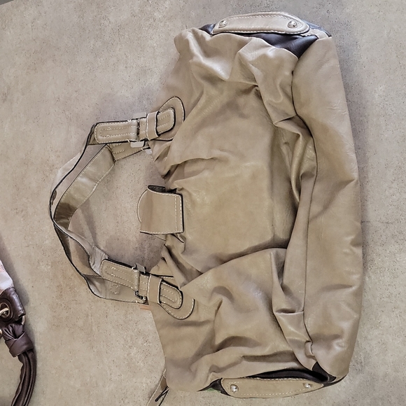 Guess tote - Picture 2 of 3